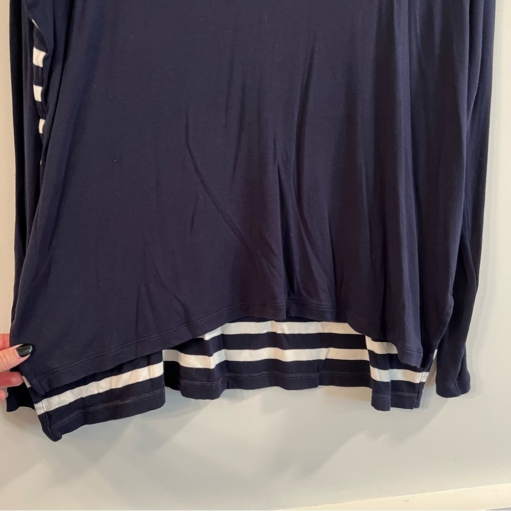 Women’s CAbi blue striped back long sleeve knit tunic blouse size XS - Picture 2 of 4